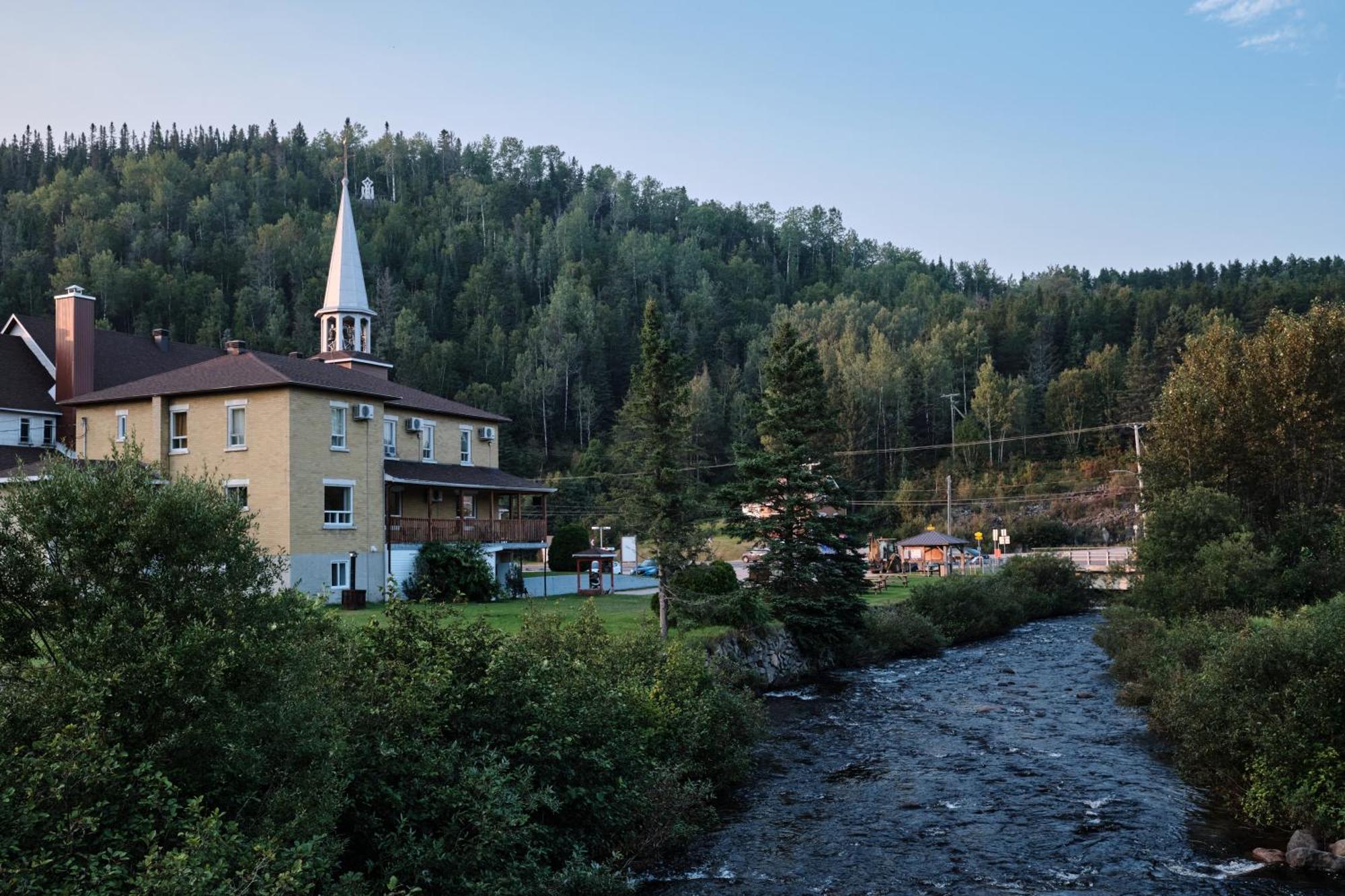 Auberge Du Dimanche - Hotel - Fjord-Du-Saguenay - L'Anse-Saint-Jean - Riviere-Eternite Riviere Eternite Luaran gambar